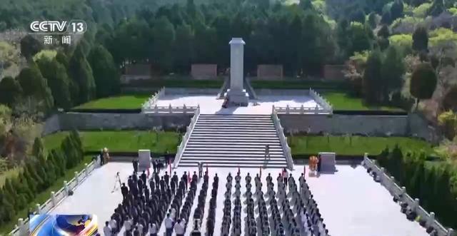  数千民众的集体祭奠：清明缅怀英烈的传承路径揭秘 新闻