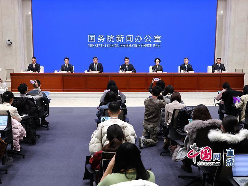  万亿消费礼包背后的宏观逻辑：春节假期发票抽奖与补贴政策的精准投放 新闻