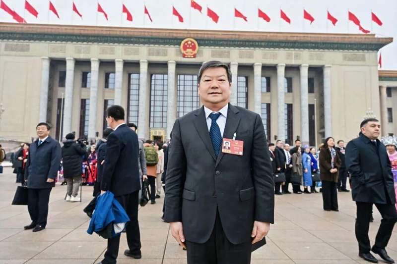  全国人大代表、新乡化纤董事长邵长金：加快菌草生物基新材料产业发展与碳汇产品开发，撬动绿色低碳发展新未来 新闻