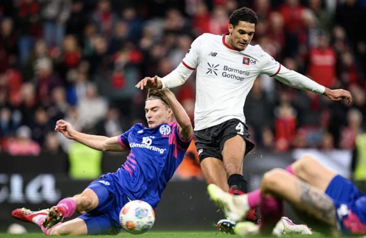  夸安萨批评药厂：若连自信上场都做不到，在德甲是无法拿分的 新闻