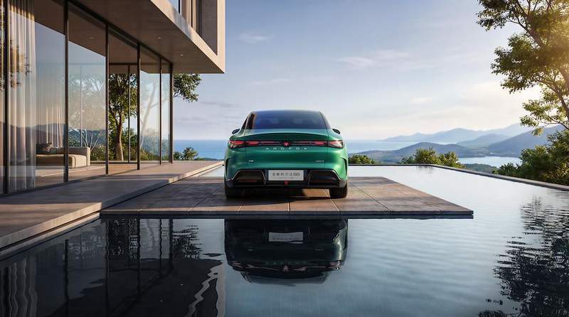  极狐全新阿尔法S5迎来升级；新增增程选项，幻影绿配色引关注。 汽车科技