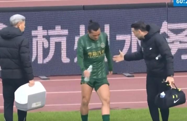  浙江队首战告捷，童磊短暂离场后安心恢复；球迷热情助力球队前行。 体育新闻 浙江队首战告捷，童磊短暂离场后安心恢复；球迷热情助力球队前行。 体育新闻 浙江队首战告捷，童磊短暂离场后安心恢复；球迷热情助力球队前行。 体育新闻 浙江队首战告捷，童磊短暂离场后安心恢复；球迷热情助力球队前行。 体育新闻