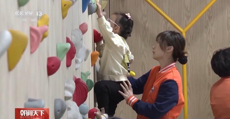  超大规模投资拉动发展；智能经济形态初现端倪，民生服务持续优化 新闻