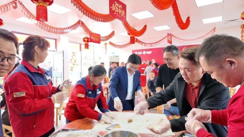  卡车司机留粤过年，中国石化加油站变身温暖驿站；连续五年暖心年夜饭，浓浓年味慰藉游子心。 企业服务