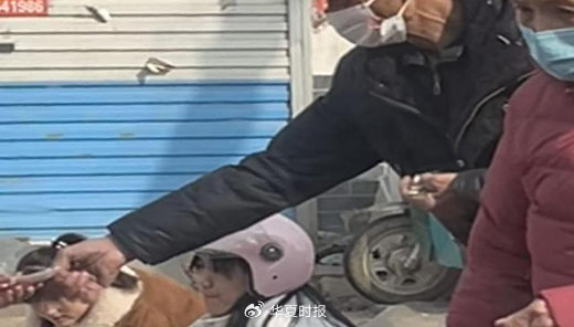  现金交易留住年味仪式感；云端赶集拓宽销售新路径，金融便民助力消费双轮驱动。 文化旅游