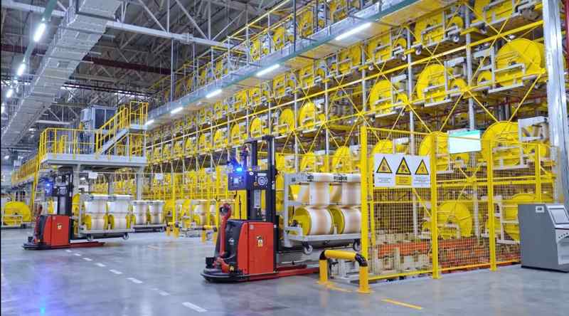  塞尔维亚兹雷尼亚宁的欧洲玲珑工厂，展现出轮胎制造的未来模样；这座高度智能化的生产基地，正以静默却高效的方式持续运转，令人印象深刻。 汽车科技