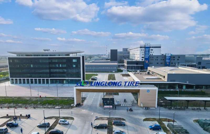 塞尔维亚兹雷尼亚宁的欧洲玲珑工厂，展现出轮胎制造的未来模样；这座高度智能化的生产基地，正以静默却高效的方式持续运转，令人印象深刻。