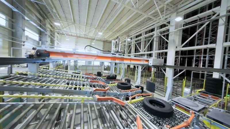  塞尔维亚兹雷尼亚宁的欧洲玲珑工厂，展现出轮胎制造的未来模样；这座高度智能化的生产基地，正以静默却高效的方式持续运转，令人印象深刻。 汽车科技