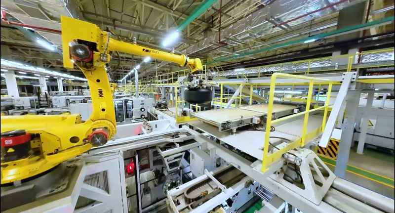  塞尔维亚兹雷尼亚宁的欧洲玲珑工厂，展现出轮胎制造的未来模样；这座高度智能化的生产基地，正以静默却高效的方式持续运转，令人印象深刻。 汽车科技