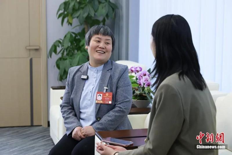  基层代表李翠利：微光书苑的坚持，；春天诗句里的希望与感动。 文化旅游