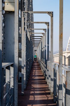  国家重大专项启动，聚焦阿尔茨海默病新机制创新药物研发；港股通创新药ETF易方达表现活跃。 IT技术