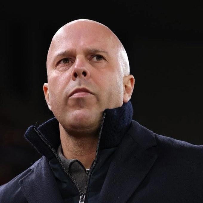  安菲尔德迎战加拉塔萨雷；斯洛特强调责任与信心，力求精彩逆袭。 体育新闻