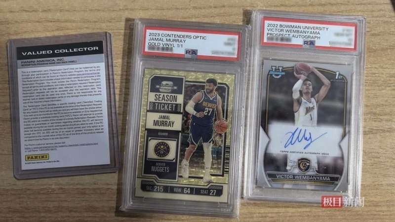  年轻快递员不慎掉落高价值收藏包裹；基层民警耐心梳理海量监控；失而复得彰显警民深厚情谊。 新闻