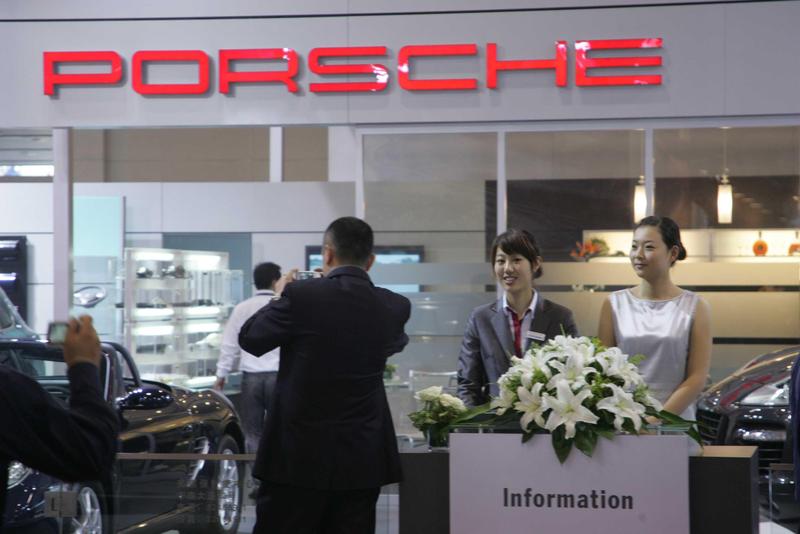  燃油机还能走多远？探讨超豪华品牌的“电改”困境 新闻